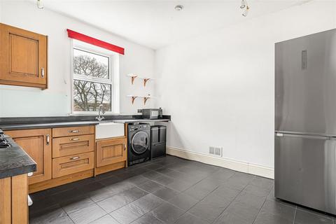 3 bedroom flat for sale, Carshalton Road, Sutton