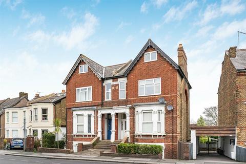 3 bedroom flat for sale, Carshalton Road, Sutton