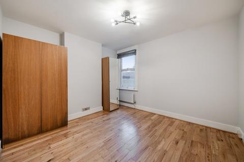 2 bedroom maisonette to rent, Courtney Road, London, SW19