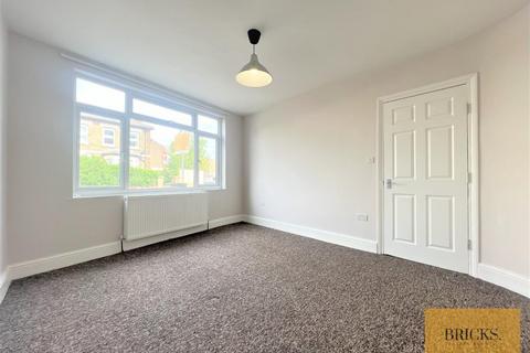 3 bedroom house to rent, Dames Road, London E7