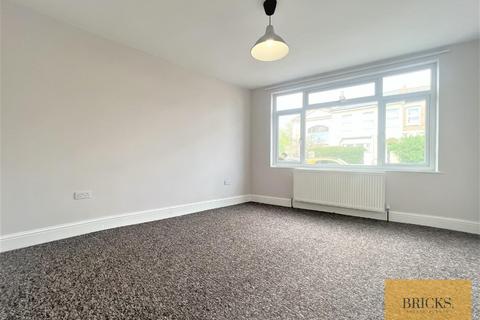 3 bedroom house to rent, Dames Road, London E7