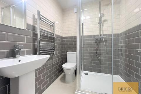 3 bedroom house to rent, Dames Road, London E7