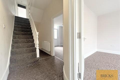 3 bedroom house to rent, Dames Road, London E7