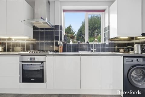 4 bedroom semi-detached house for sale, Harrison Close, Hutton, CM13