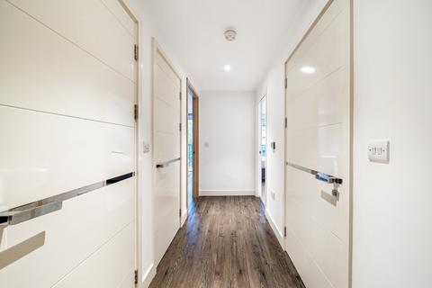1 bedroom apartment to rent, Whiting Way London SE16