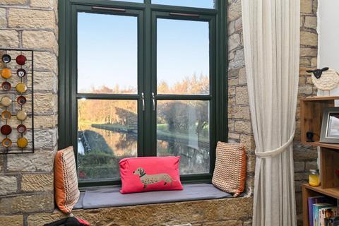 2 bedroom apartment to rent, Meadow Road, Apperley Bridge