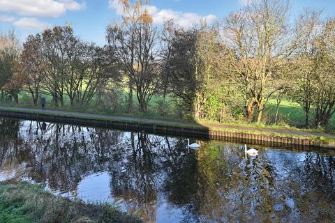 2 bedroom apartment to rent, Meadow Road, Apperley Bridge