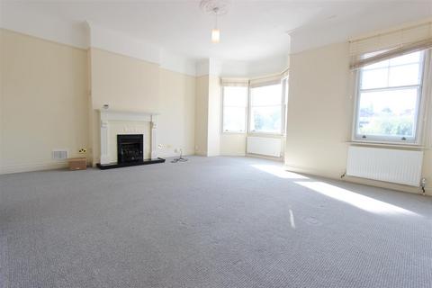 2 bedroom flat to rent, Hoppers Road, N21