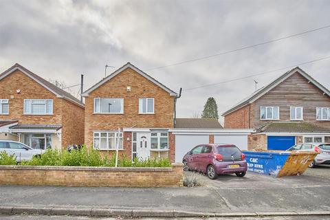 4 bedroom detached house to rent, Peters Avenue, Newbold Verdon, Leicester
