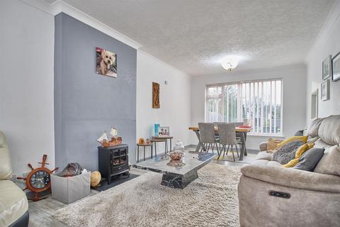 4 bedroom detached house to rent, Peters Avenue, Newbold Verdon, Leicester