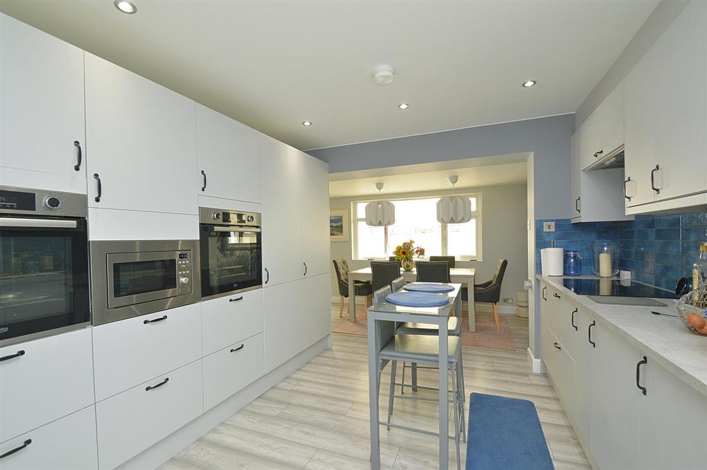 Resized Kitchen2.jpg