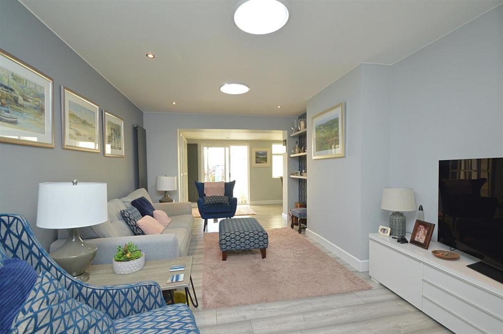 Resized Lounge2.jpg
