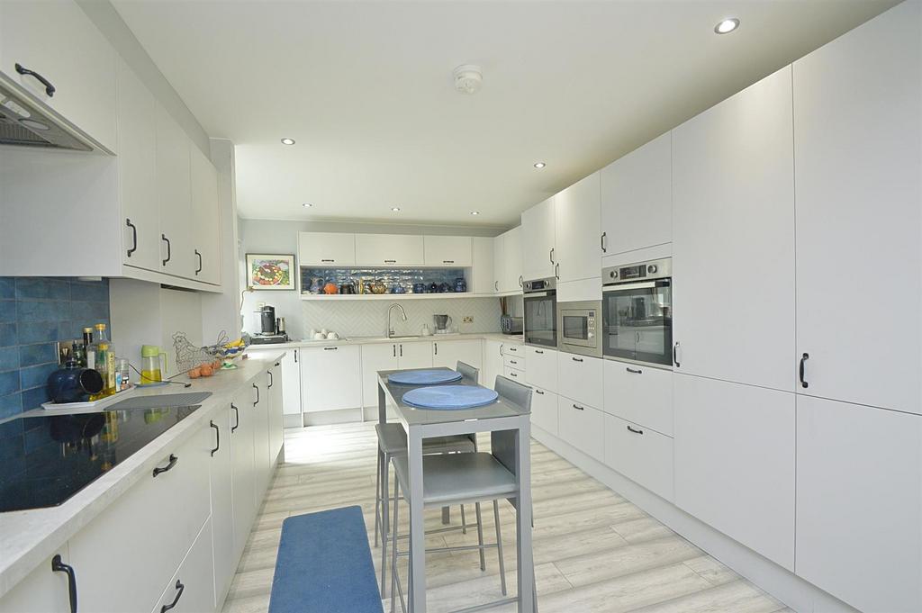 Resized Kitchen1.jpg