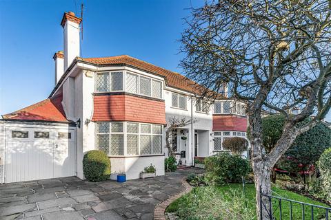 Elm Way, Worcester Park