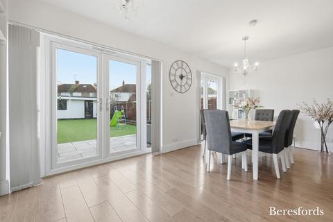3 bedroom semi-detached house for sale, Coronation Drive, Hornchurch, RM12