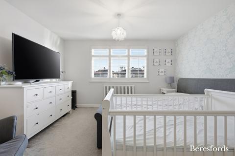 3 bedroom semi-detached house for sale, Coronation Drive, Hornchurch, RM12