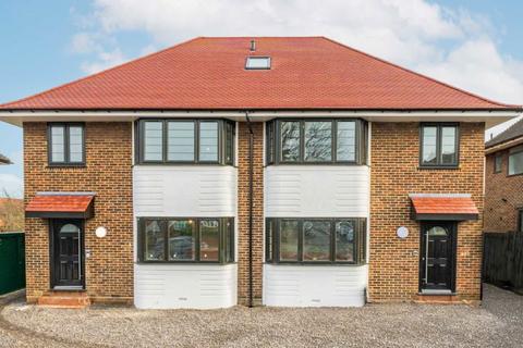 2 bedroom flat for sale, Greenford Avenue, London W7