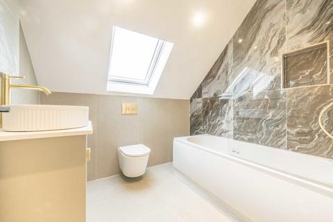 2 bedroom flat for sale, Greenford Avenue, London W7