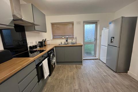 3 bedroom terraced house to rent, Hawthorn Avenue, Colchester CO4