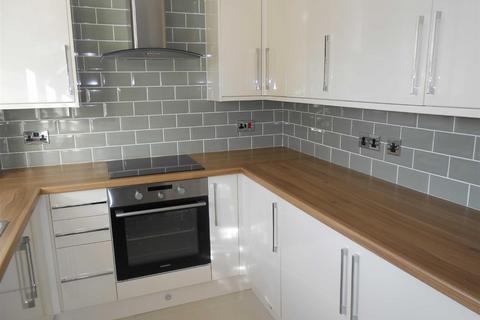 2 bedroom semi-detached house to rent, Astbury Close, Turnberry, Bloxwich