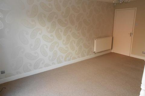2 bedroom semi-detached house to rent, Astbury Close, Turnberry, Bloxwich