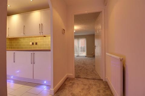 2 bedroom semi-detached house to rent, Astbury Close, Turnberry, Bloxwich