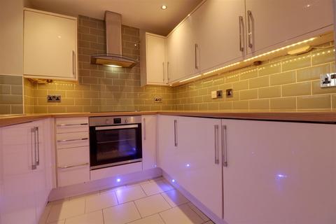 2 bedroom semi-detached house to rent, Astbury Close, Turnberry, Bloxwich