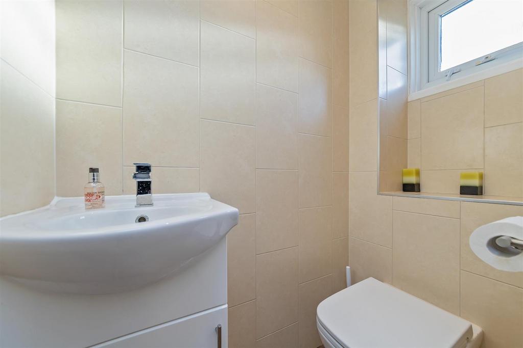26 Kitchener Close-13.jpg