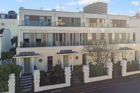 4 bedroom terraced house for sale, Trafalgar Street, Cheltenham, Gloucestershire, GL50