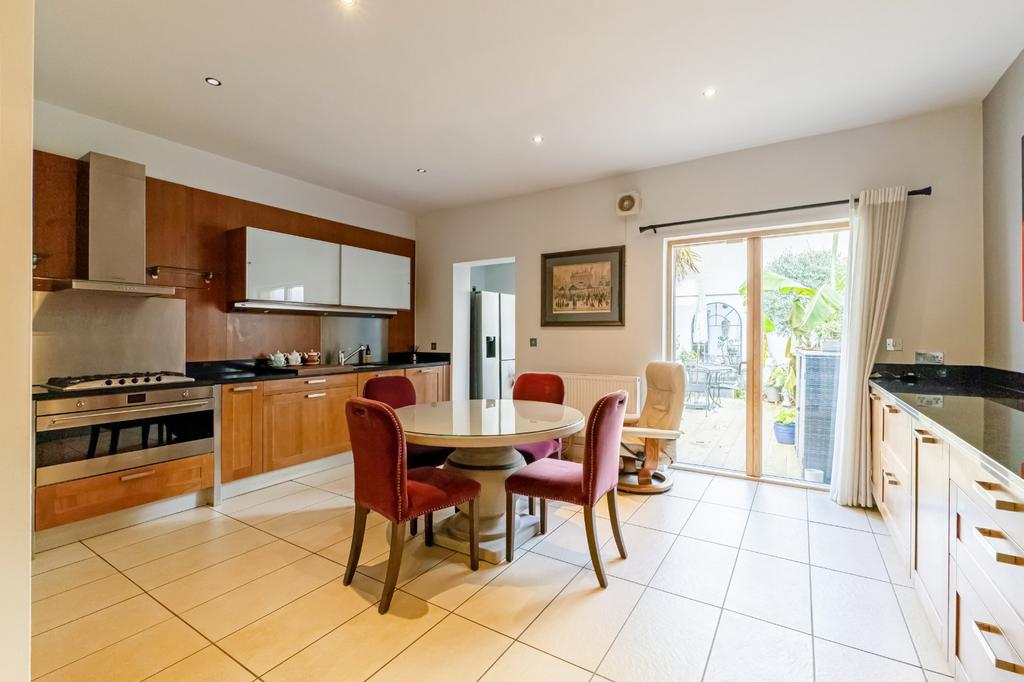 Kitchen/Dining