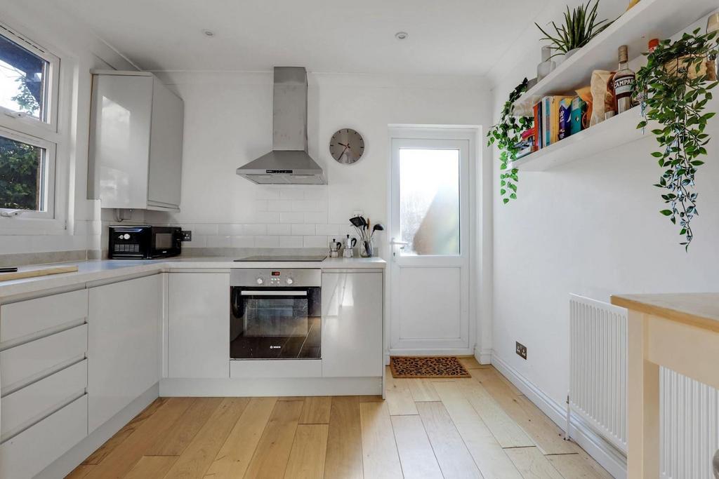 12-63b1 JHProp World - 97a Venner Road - 27-medium.j