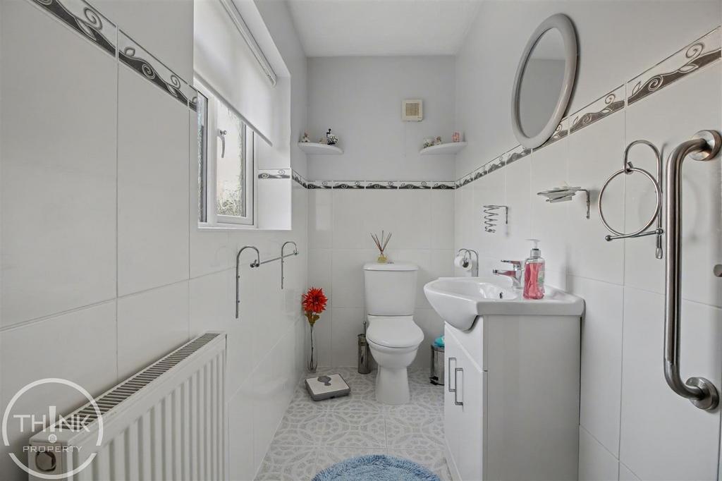 En suite Cloakroom