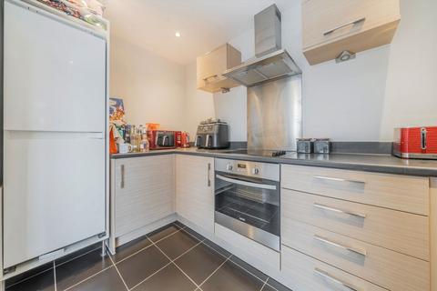 2 bedroom flat for sale, Needleman Close, London NW9