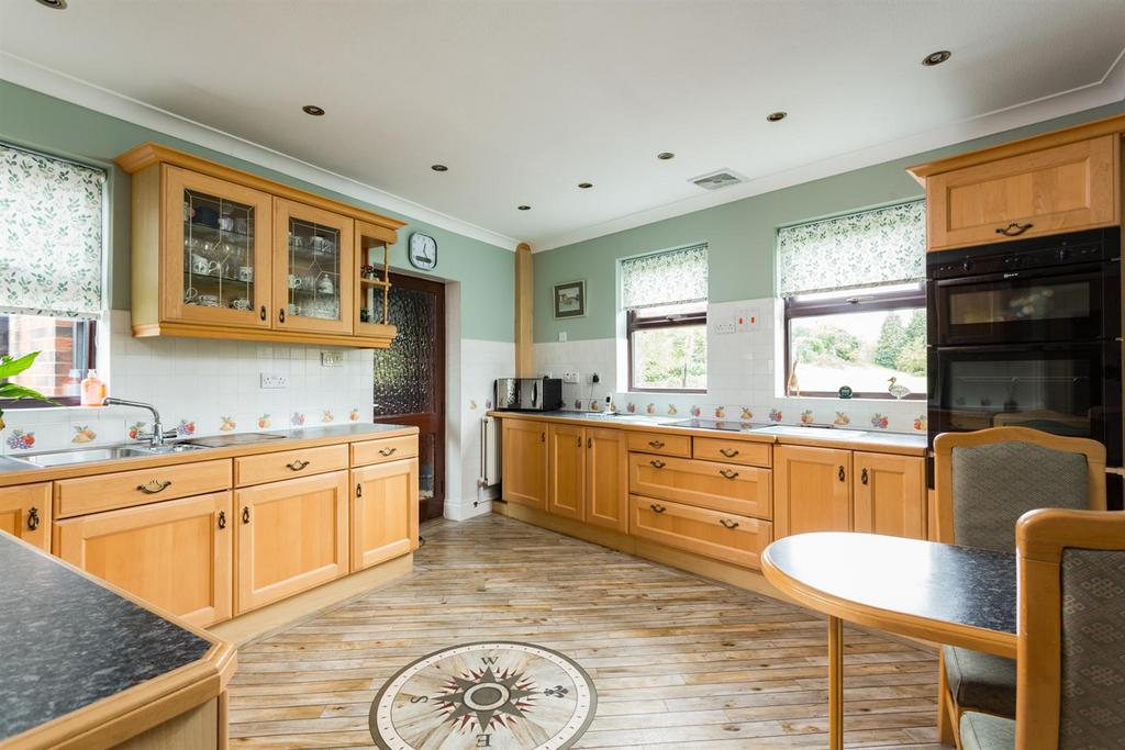 Kitchen/Breakfast Room