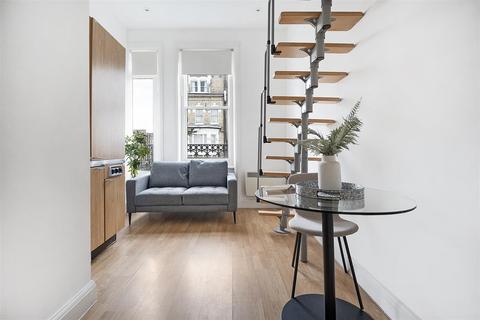 Studio to rent, Gunterstone Road, London W14
