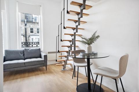 Studio to rent, Gunterstone Road, London W14