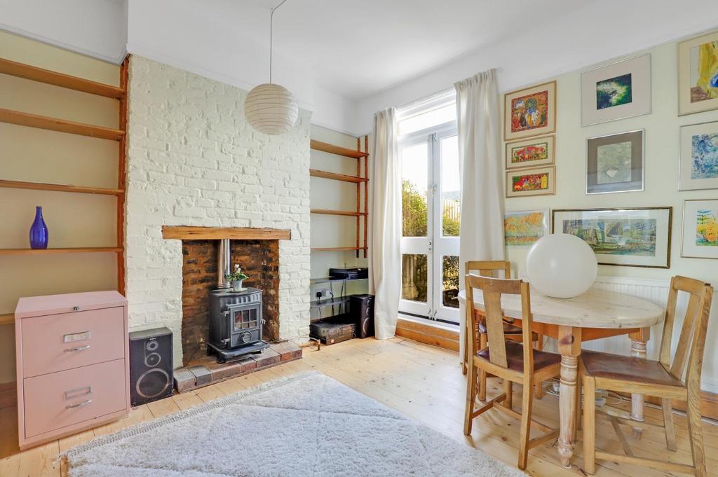 10-8b88 JHProp World - 112 Friern Road - 7.jpg