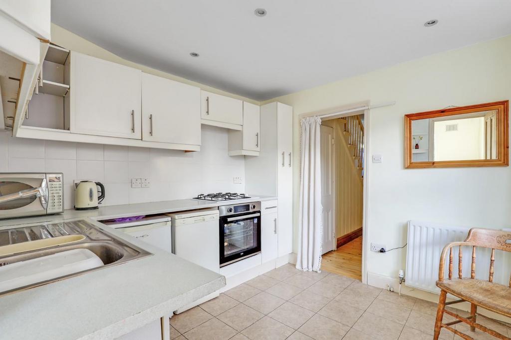 13-2303 JHProp World - 112 Friern Road - 16.jpg