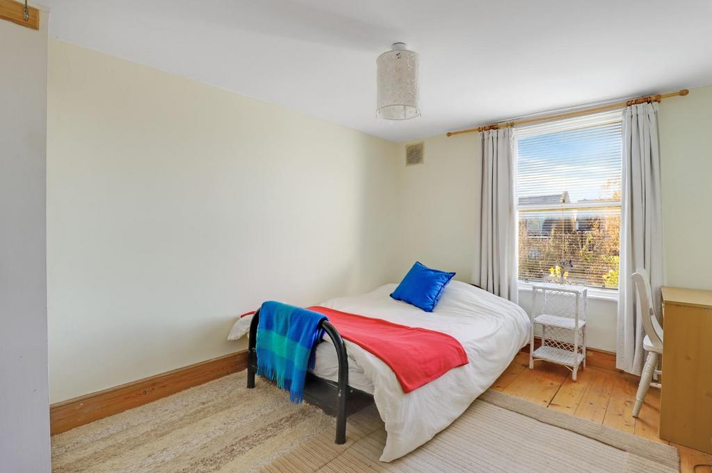 03-076d JHProp World - 112 Friern Road - 31.jpg