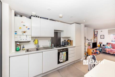 3 bedroom terraced house to rent, Langton Road London SW9