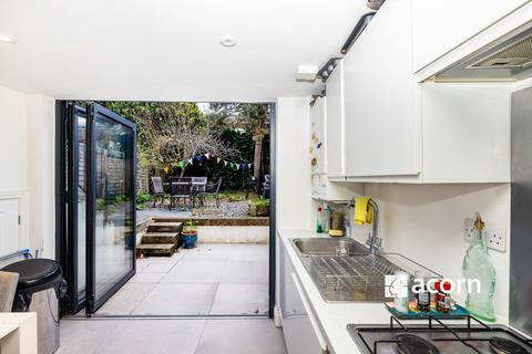 3 bedroom terraced house to rent, Langton Road London SW9