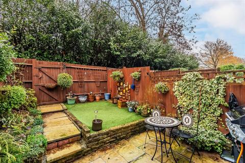2 bedroom house for sale, TUDOR WALK, LEATHERHEAD, KT22