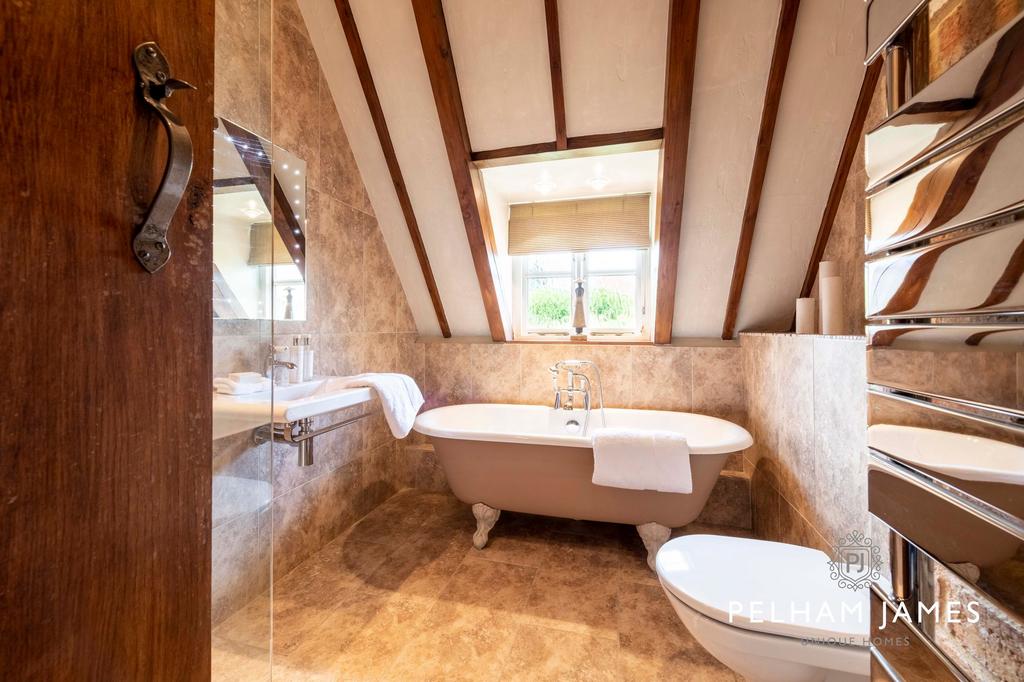 Principal En Suite, Yew Tree Cottage, Northborough