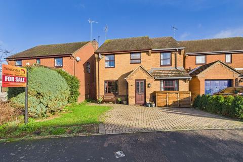 4 bedroom detached house for sale - Maple Close, Towcester, NN12
