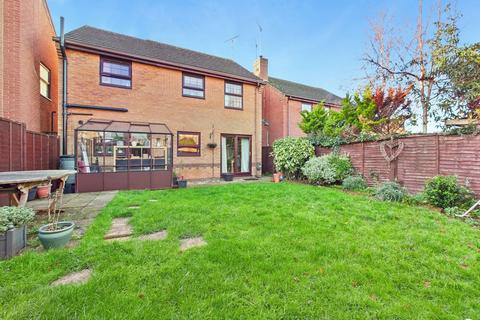 4 bedroom detached house for sale, Maple Close, Towcester, NN12