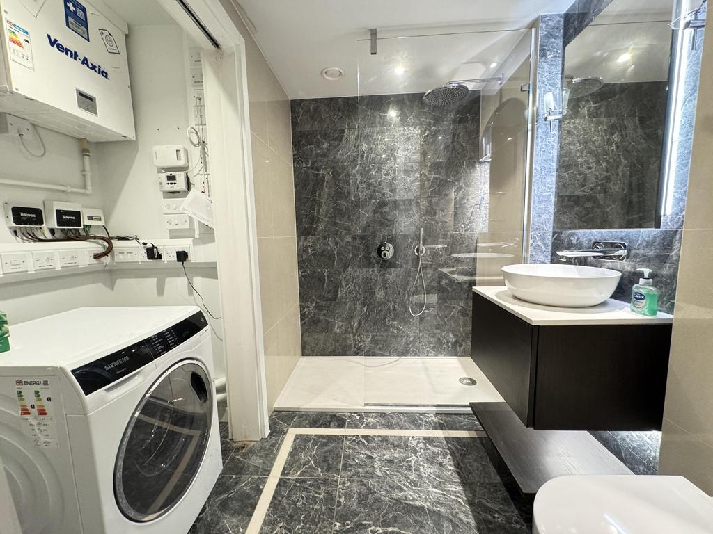 1-segrave-walk-w2-1bn-1023052