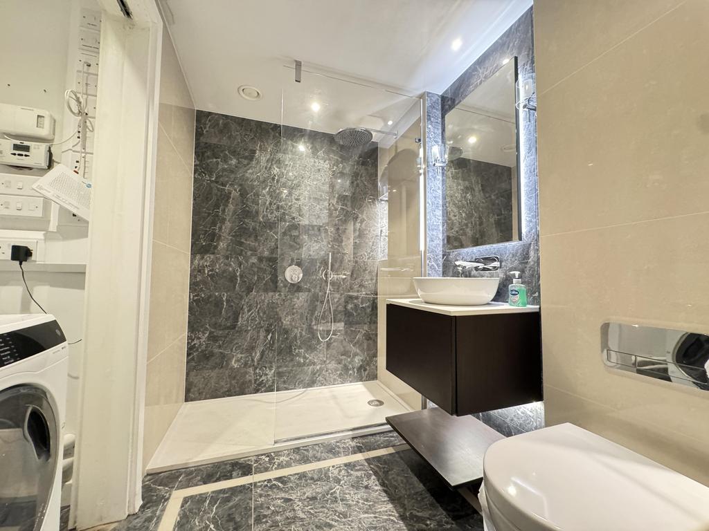 1-segrave-walk-w2-1bn-1023053