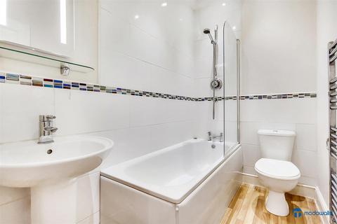 Studio to rent, High Road, Ilford