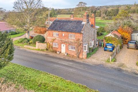 undefined, Chain Free Letheringsett Cottage Overlooking the Glaven Valley
