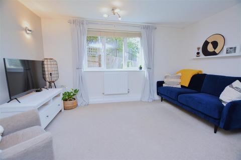 1 bedroom flat for sale, Lyveden Road, London, SW17